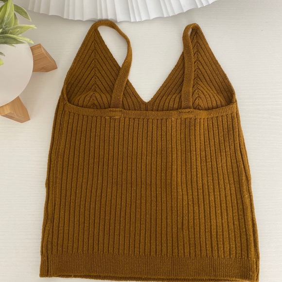 Sold✨Mustard Ribbed crop top - Picture 2 of 2